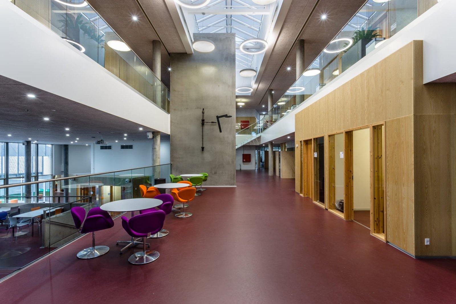 UCN - University College of Northern Denmark | Štúdium v Dánsku UCN Aalborg - interiér kampusu