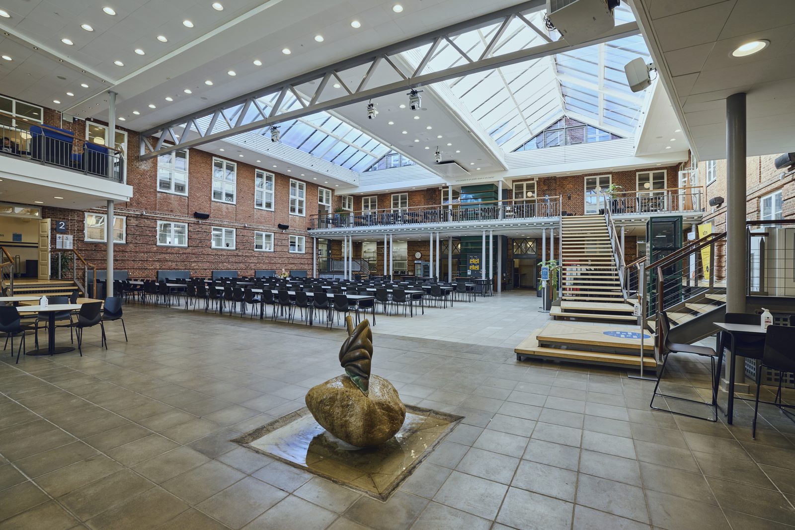 UCN - University College of Northern Denmark | Štúdium v Dánsku UCN Aalborg - interiér kampusu